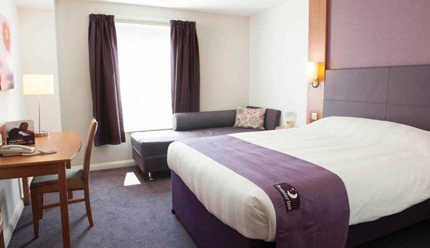 Premier Inn Epsom Central Экстерьер фото